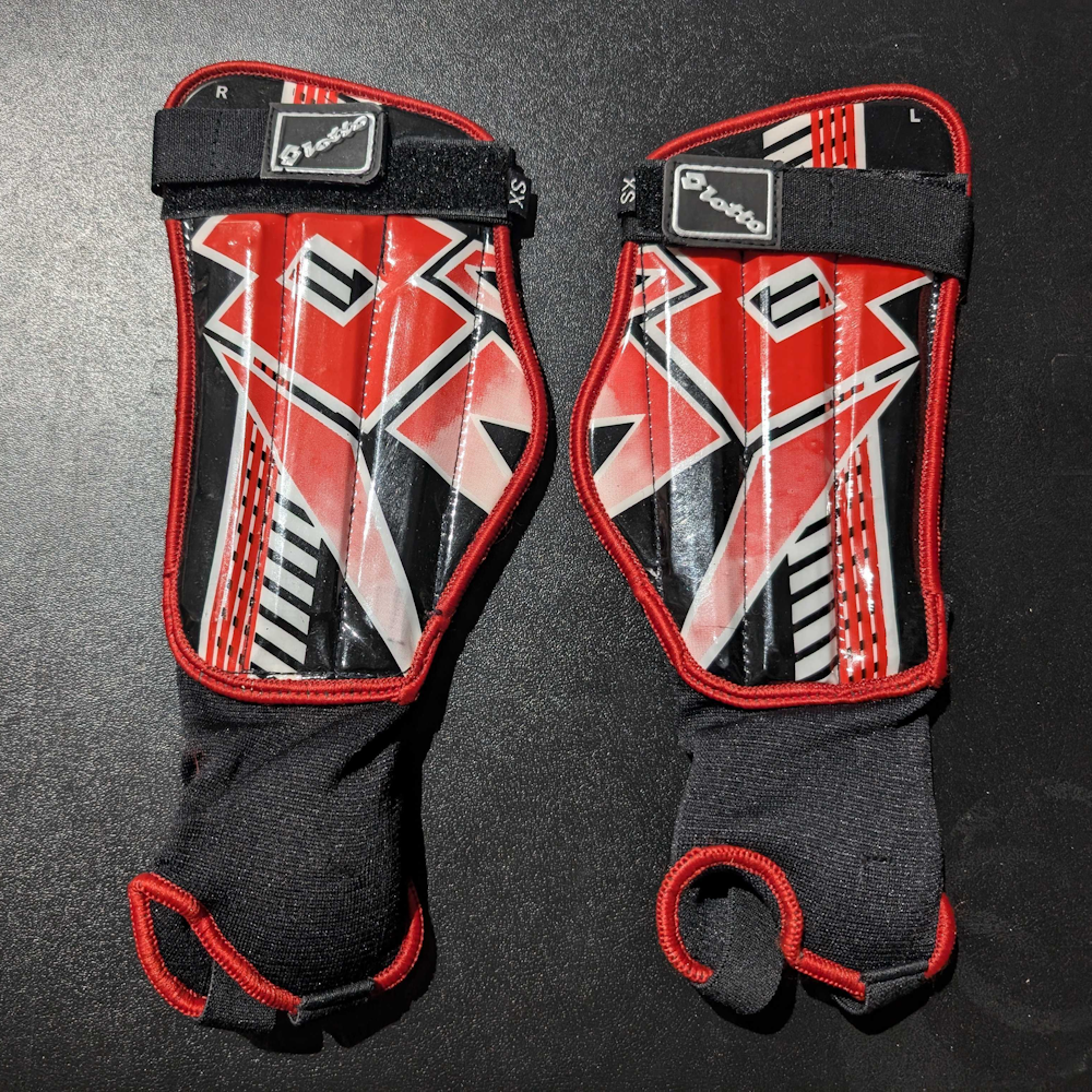 Lotto Storm - Soccer Player Shin Guards - Red / Black