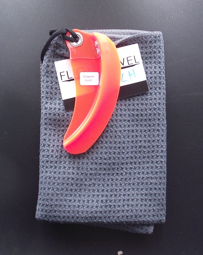 FlighTowel - Serviette d'entrainement de DiscGolf - Joueur GAUCHER de FlighTowel