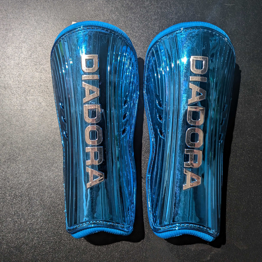 Diadora Cosmos Chrome - Soccer Player Shin Guards - Blue